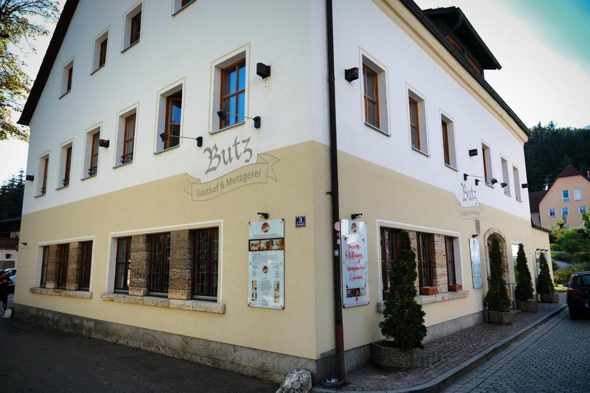 "Beim Butz" Hotel Worth an der Donau Bagian luar foto