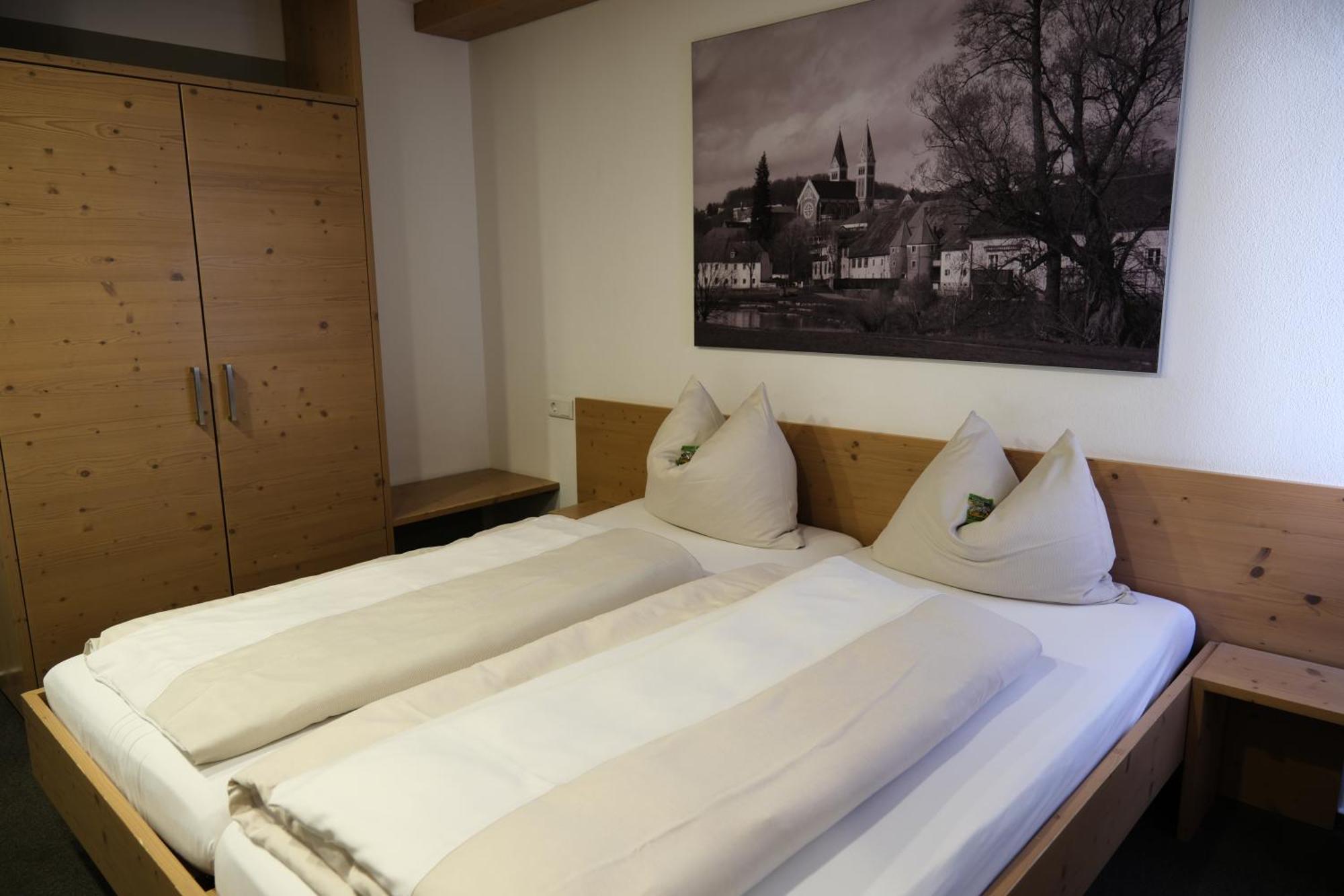 "Beim Butz" Hotel Worth an der Donau Bagian luar foto