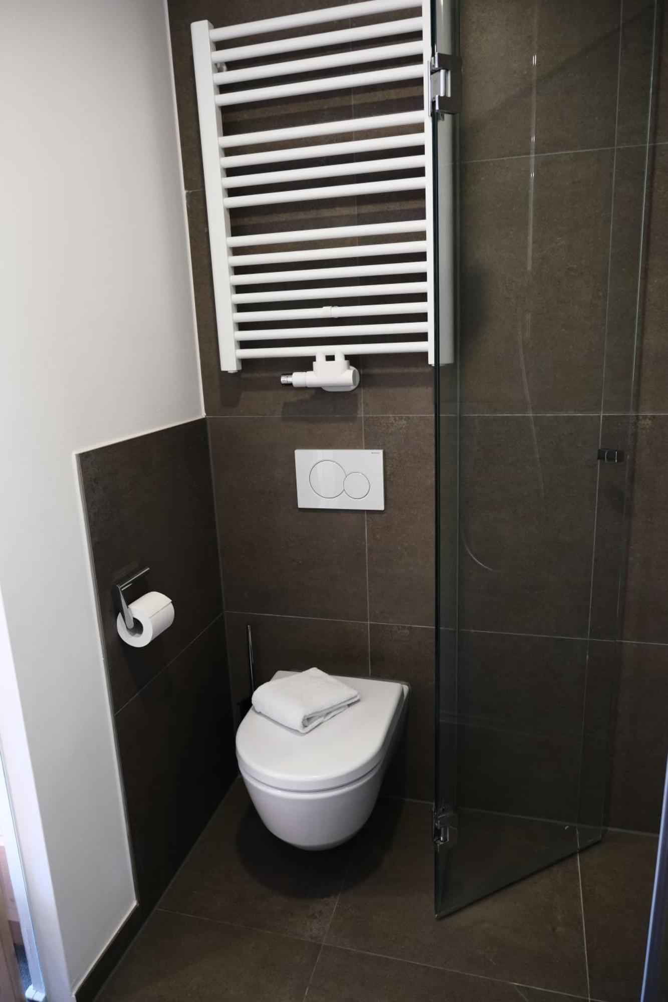 "Beim Butz" Hotel Worth an der Donau Bagian luar foto