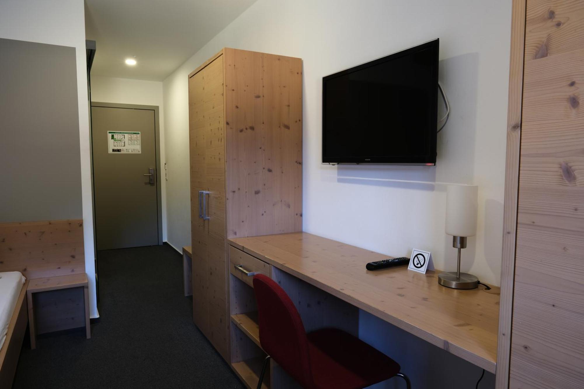 "Beim Butz" Hotel Worth an der Donau Bagian luar foto