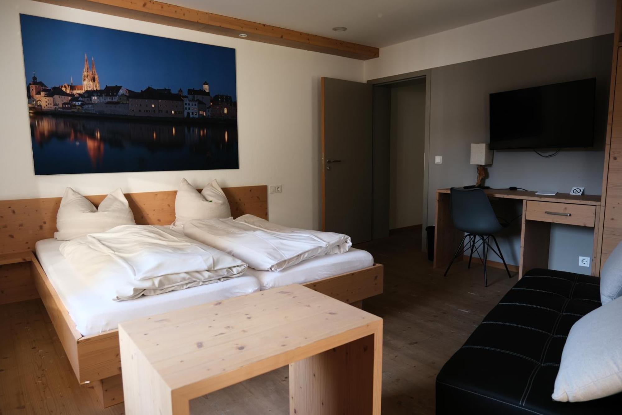 "Beim Butz" Hotel Worth an der Donau Bagian luar foto