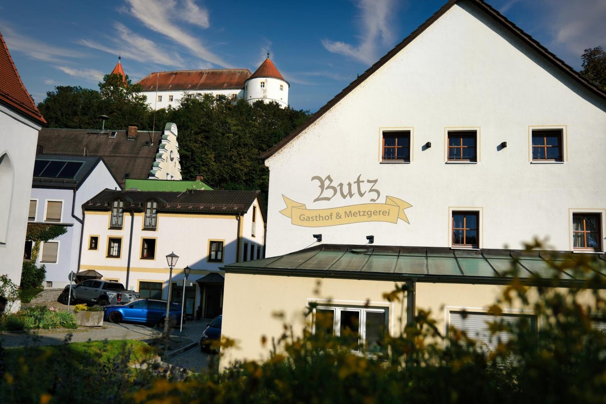 "Beim Butz" Hotel Worth an der Donau Bagian luar foto