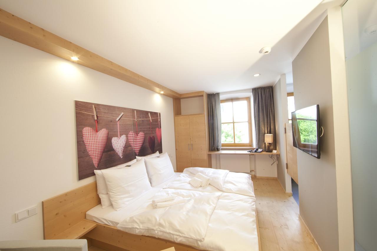 "Beim Butz" Hotel Worth an der Donau Bagian luar foto