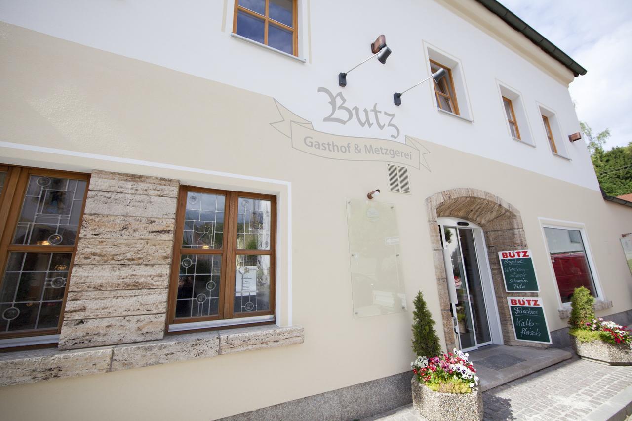 "Beim Butz" Hotel Worth an der Donau Bagian luar foto
