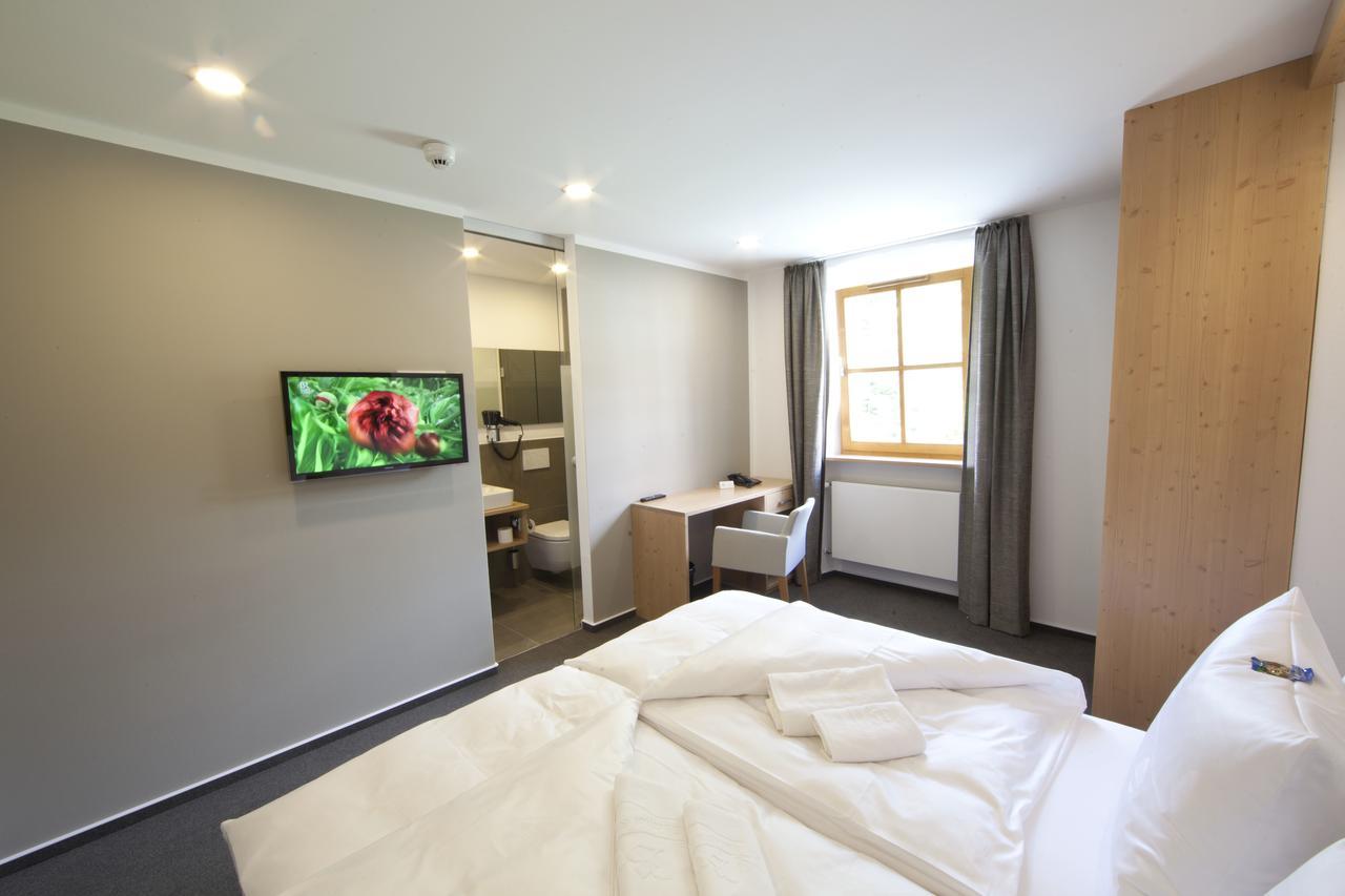 "Beim Butz" Hotel Worth an der Donau Ruang foto